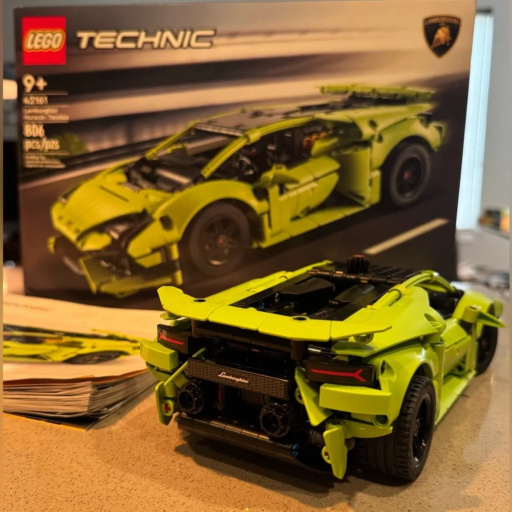 Lego Technic Lamborghini Huracán Tecnica 42161 - Picture 4 of 9